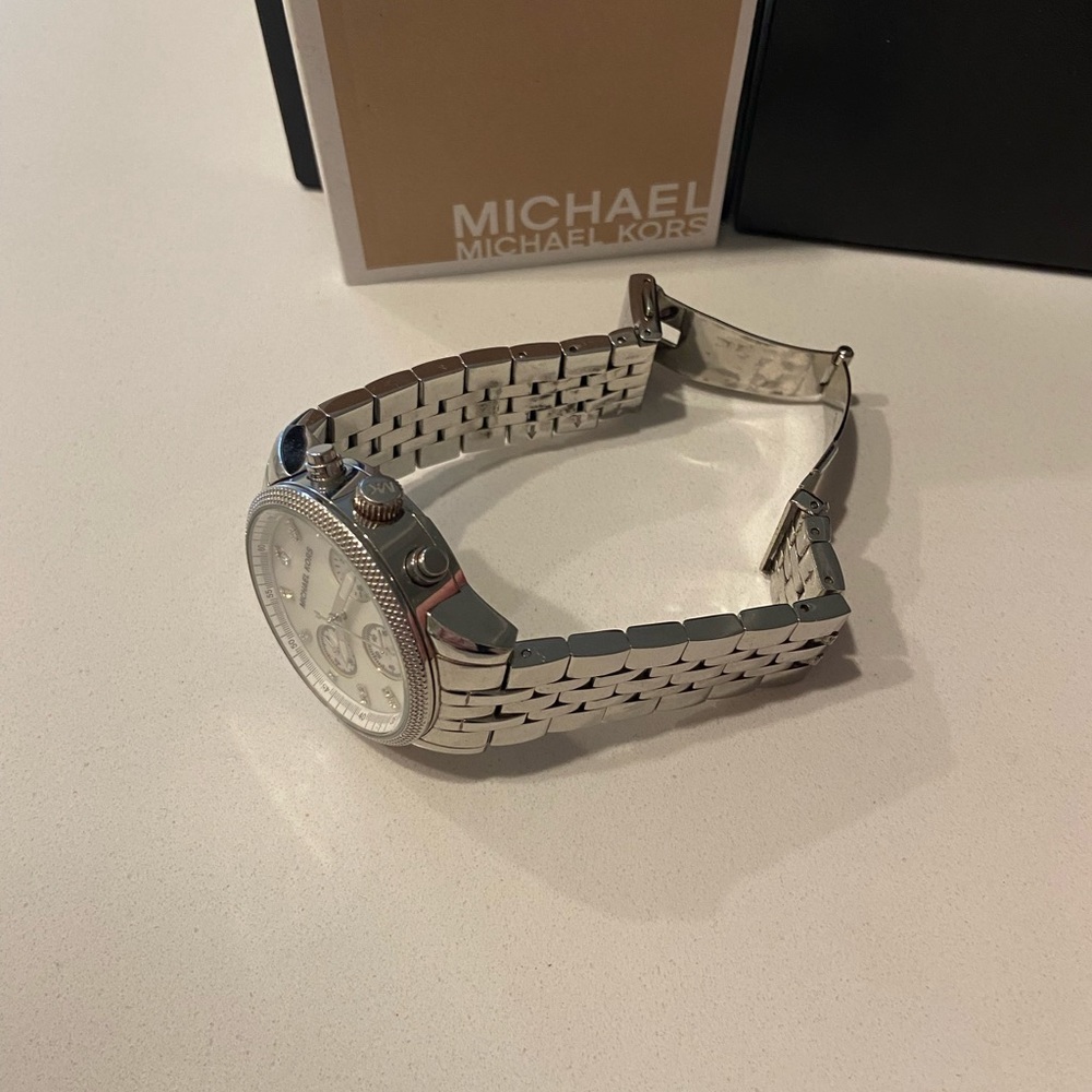 Michael Kors silver watch - Picture 2 of 5